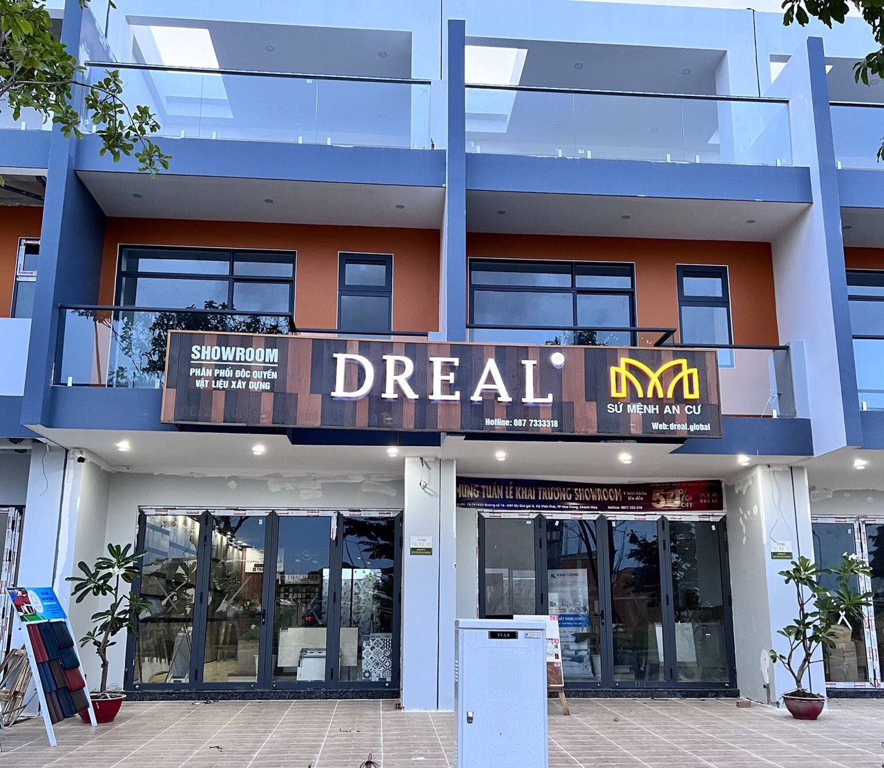 MỘT NGÀY TRƯỚC GIỜ G CÙNG SỰ KIỆN DREAL KHAI TRƯƠNG VĂN PHÒNG & SHOWROOM VLXD